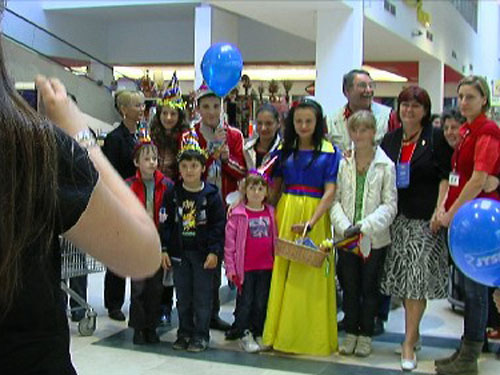 Foto cadouri copii Rotary (c) eMM.ro